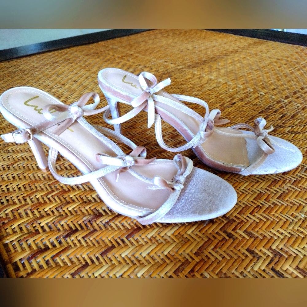 Lulus Elegant Women's Beige Bow Velvet Heels - Picture 5 of 8